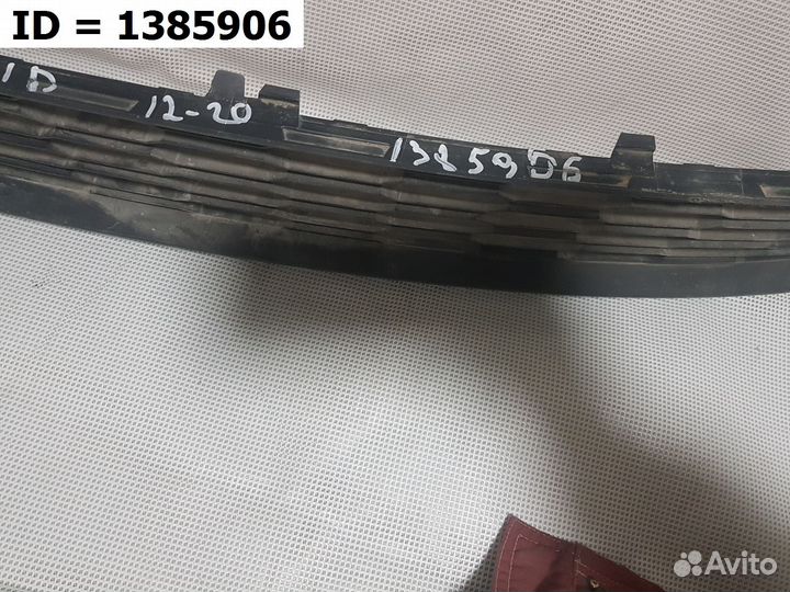 Решетка переднего бампера Skoda Rapid