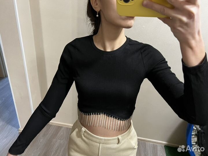 Укороченный лонгслив со стразами