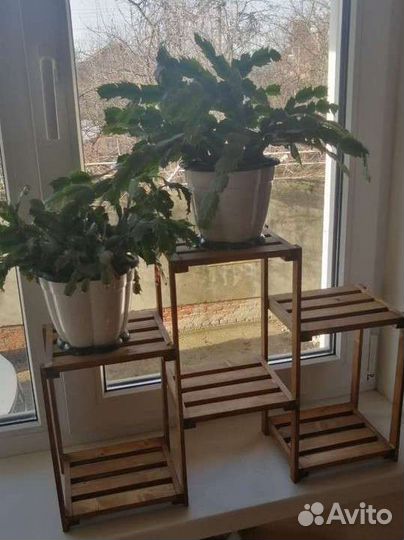 Подставка для цветов деревянная