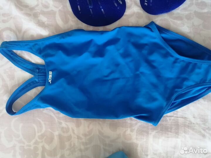 Купальник, гребки и колобашка для плавания