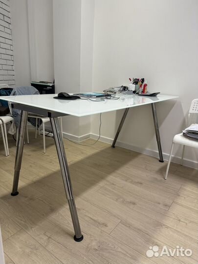 Стол стеклянный