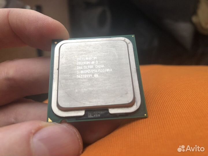 Материнская плата с процессором