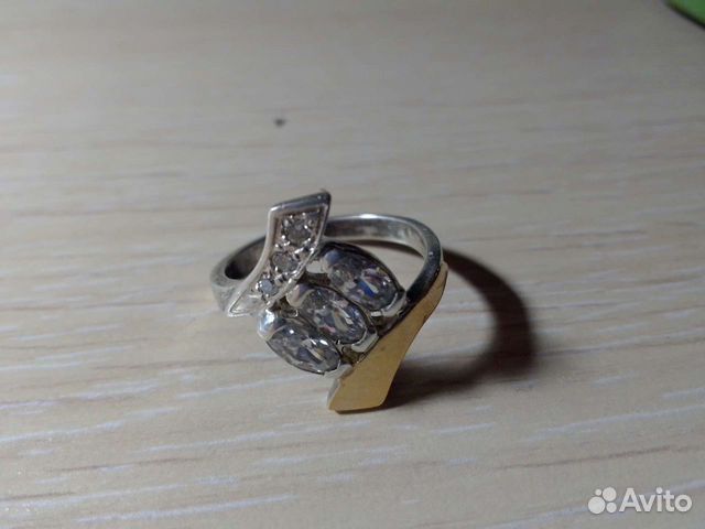 Серебряное кольцо с золотой вставкой