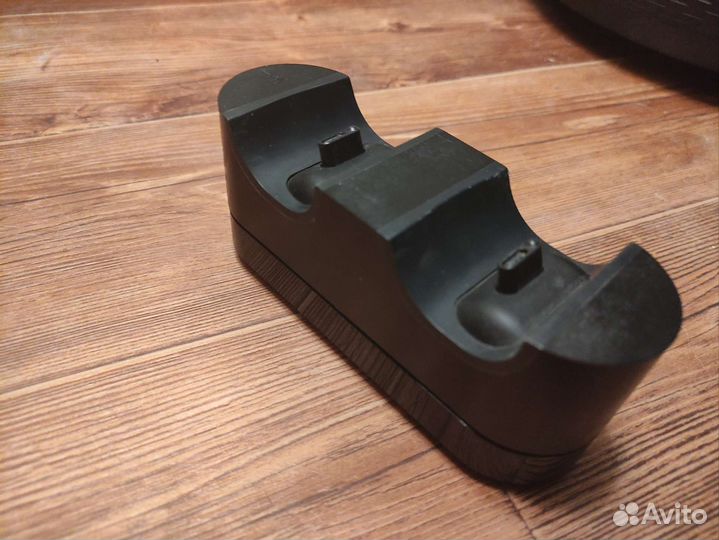 Зарядная станция для 2 геймпадов Playstation 4