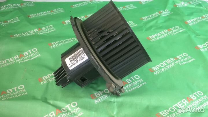 Мотор печки отопителя Opel Zafira 2008-2014