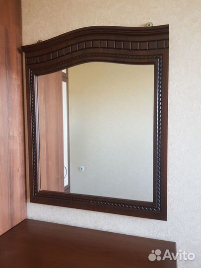 Комод с зеркалом