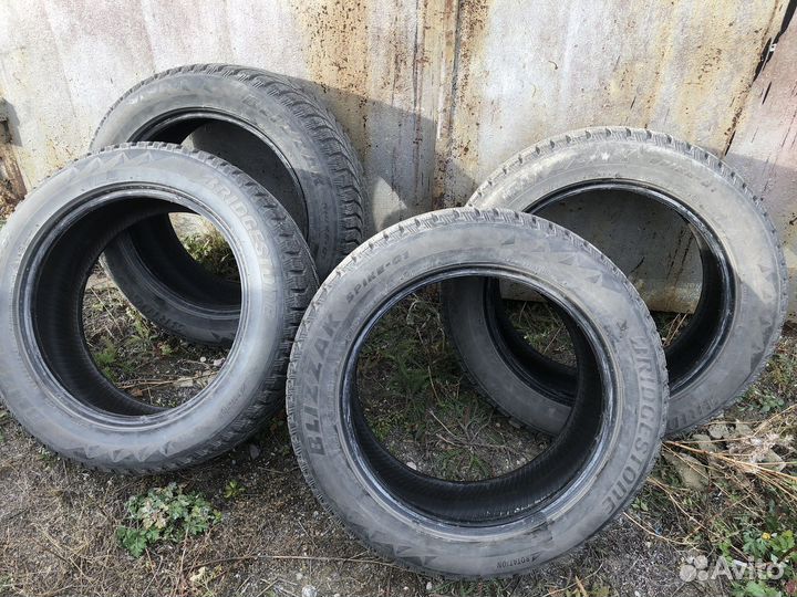 Bridgestone Blizzak Spike-01 235/55 R18 T