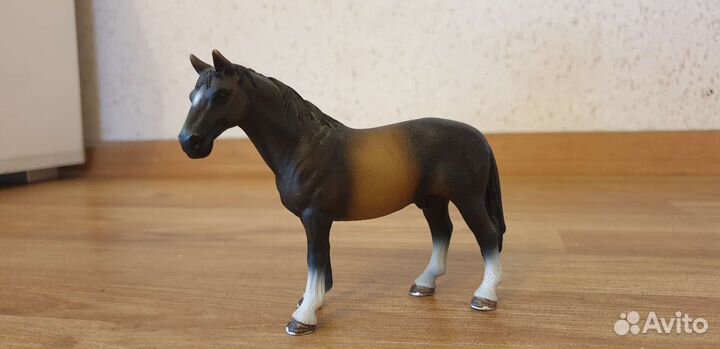 Коллекционная фигурка лошади Schleich