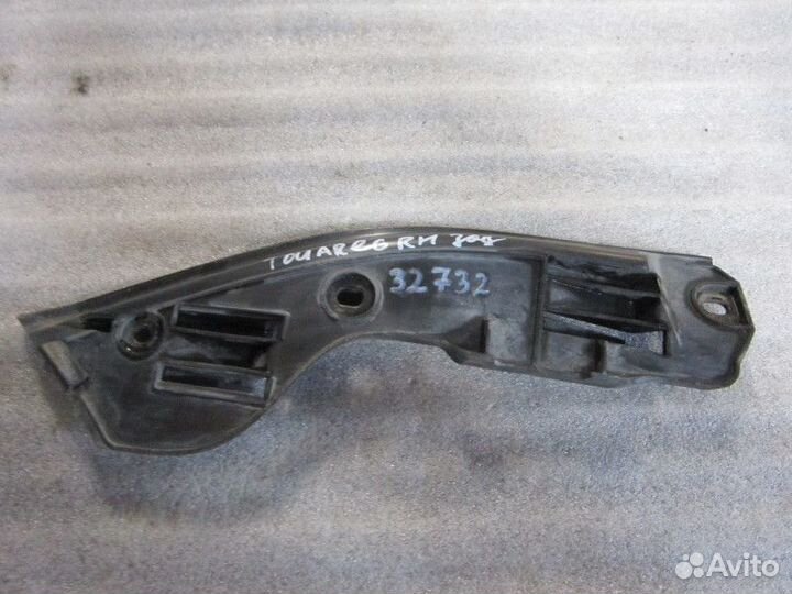 Направляющая заднего бампера правая VW Touareg 200
