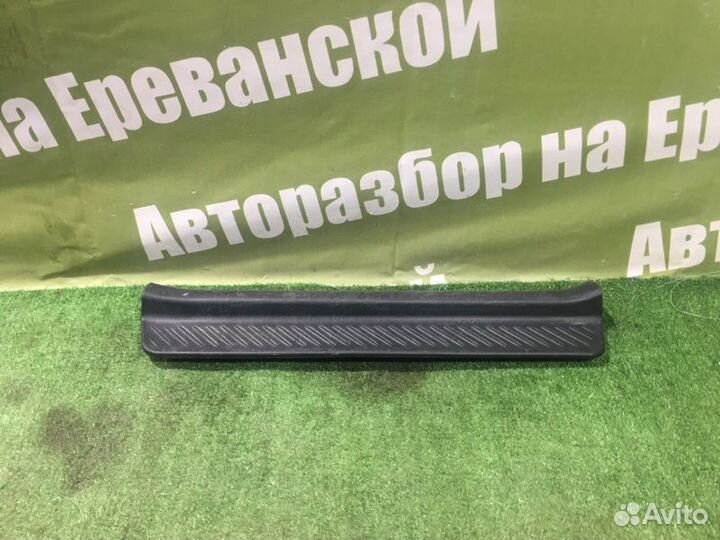 Накладка на порог салона передняя правая Mazda
