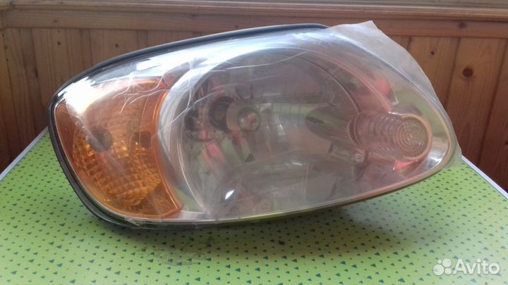 Правая передняя фара на Hyundai Accent 2 (+тагаз)