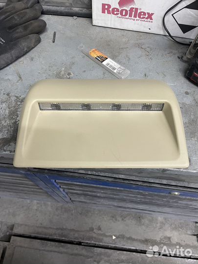 Дополнительный стоп сигнал Toyota