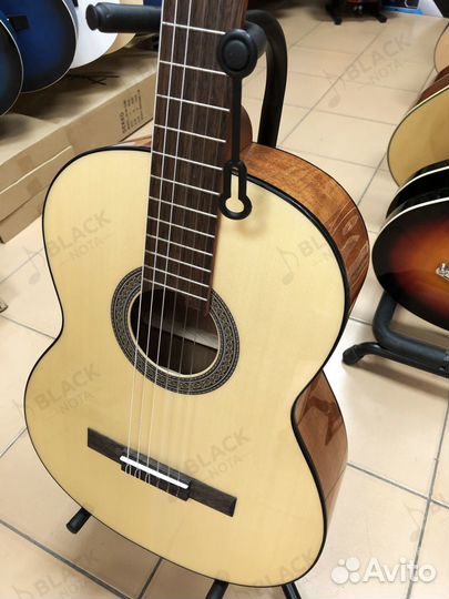 Cort сделана в Индонезии гитара классическая