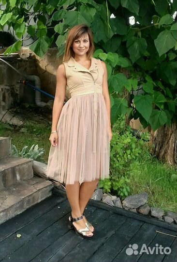 Нарядное платье 44 размер с фатином