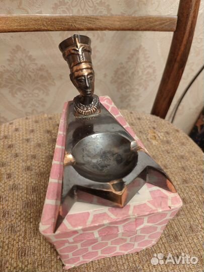 Пепельница СССР Нефертити бронза