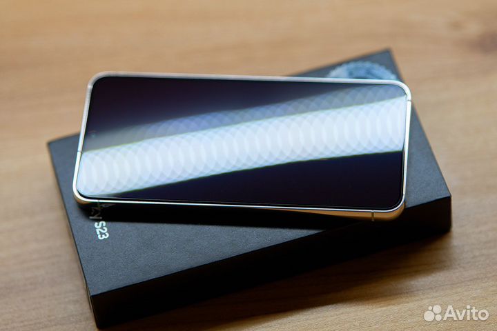 Samsung Galaxy S23, 8/256 ГБ