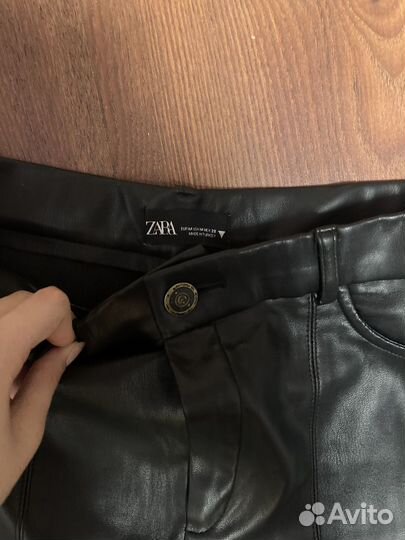 Брюки кожаные джинсы mango zara