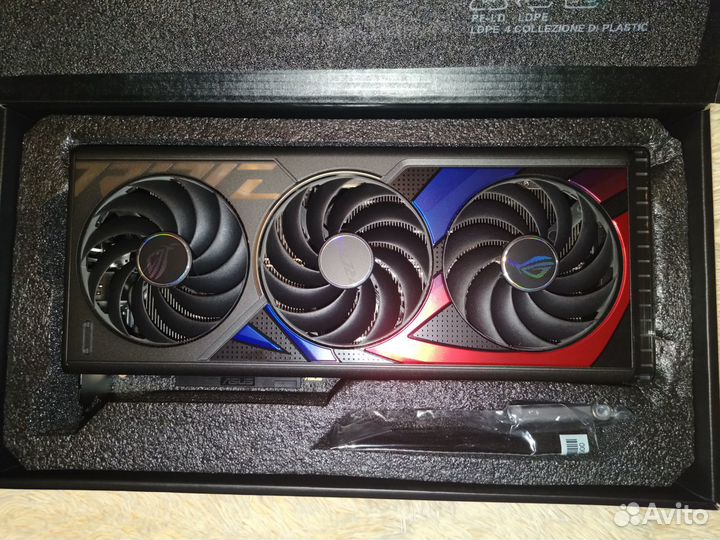 Видеокарта Asus ROG Strix GeForce RTX 4070 Ti OC