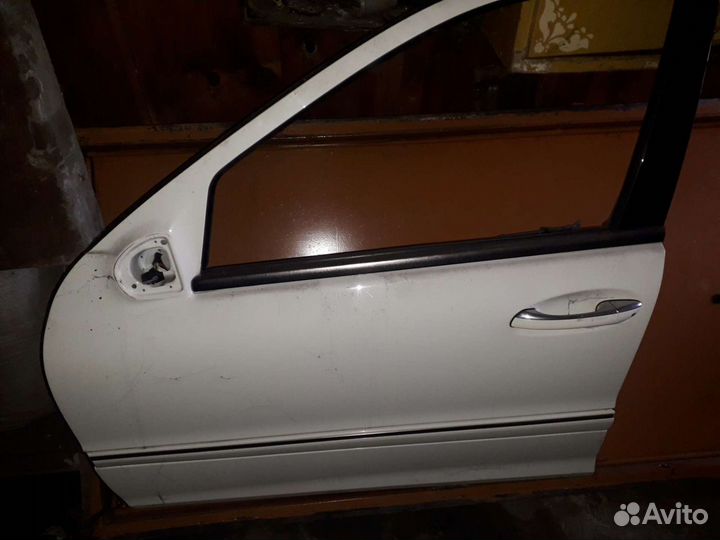Дверь водительская на Mercedes C класс w203 рестай