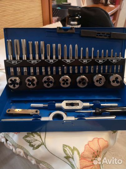 Набор метчиков и плашек