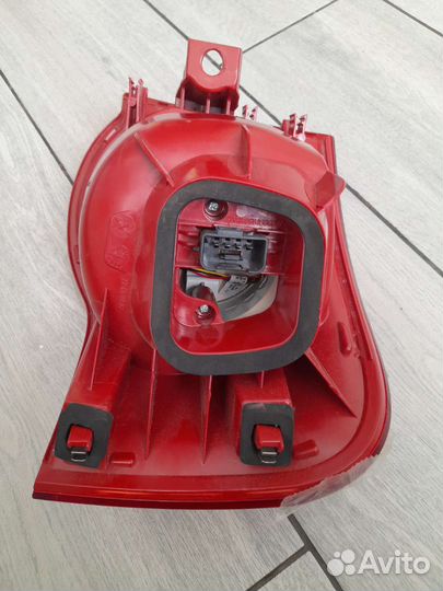 Фольсваген задний левый фонарь