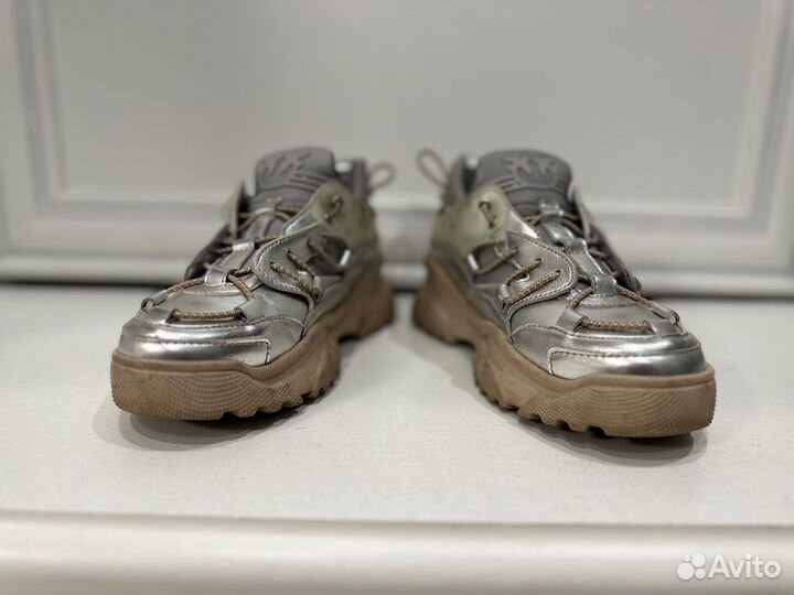 Кроссовки женские