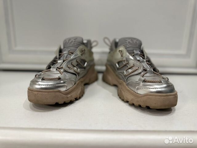 Кроссовки женские