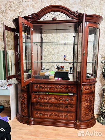 Стенка витрина