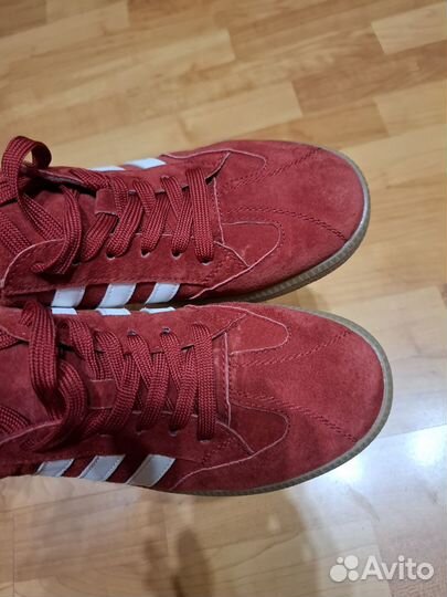 Кроссовки женские