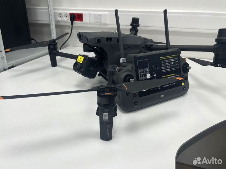 Квадрокоптер дрон DJI Matrice 30T