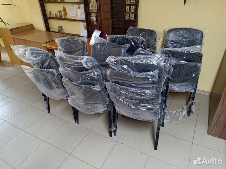 Офисные стулья изо новые