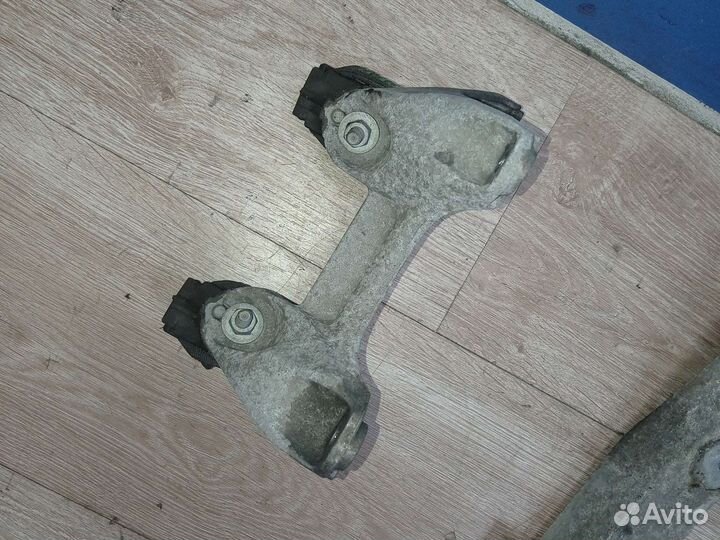 Крепление АКПП на BMW 3 f30