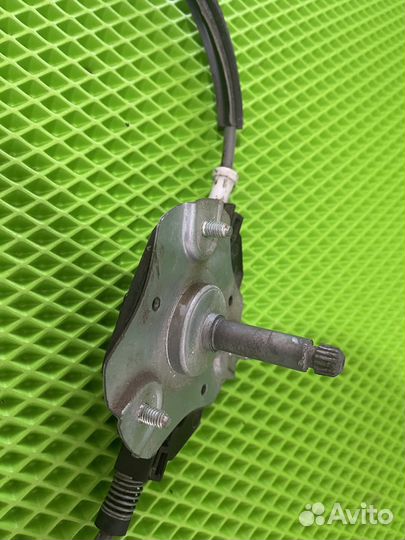 Задний левый механический стеклоподъемник калина 1