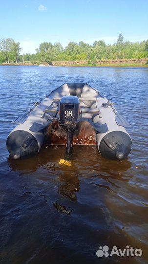 Лодка с мотором