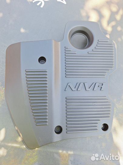 Крышка двигателя на chevrolet niva travel трэвел