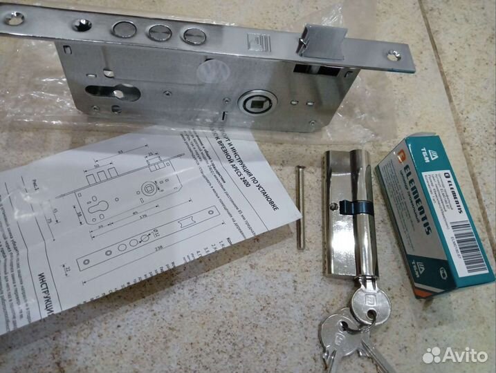 Замок дверной + личинка замка