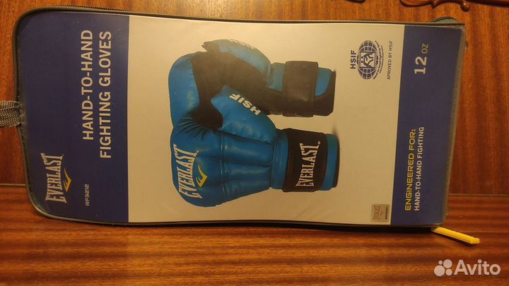 Боксерские перчатки everlast новые размер 10и12 oz