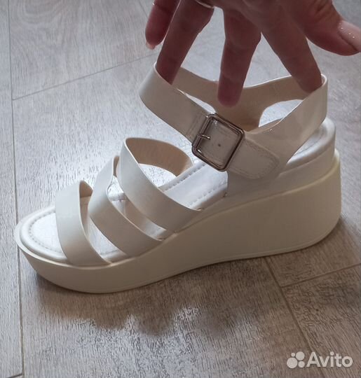 Босоножки новые р.39