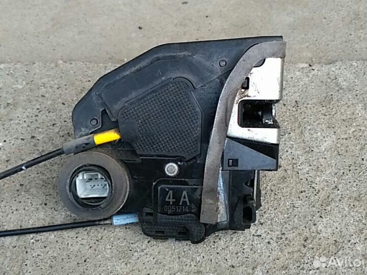 Замок задний правый Lexus LX 570