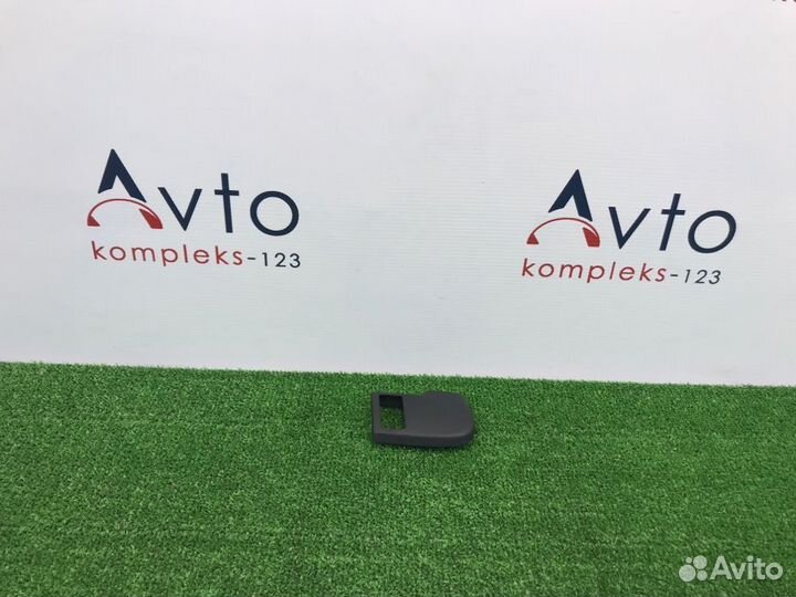 Накладка декоративная правая Audi A3 8P CCZ 2009