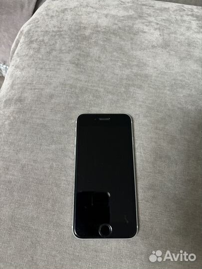 iPhone SE, 64 ГБ