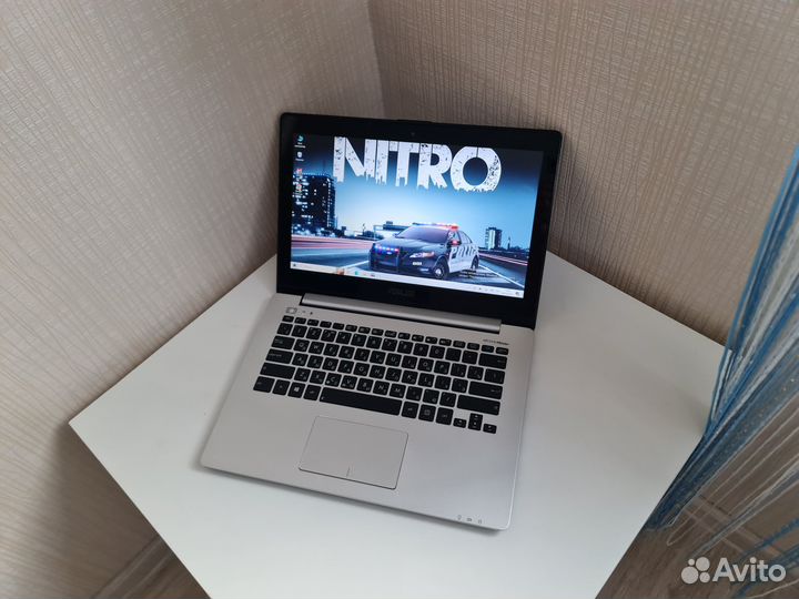 Ультрабук Asus 13.3 i3 сенсорный SSD