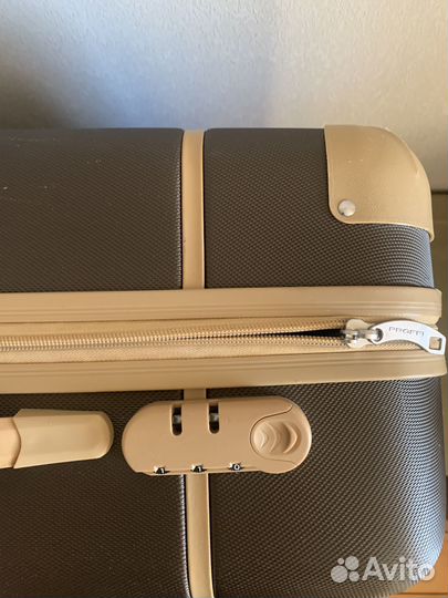 Чемодан proffi Travel (M) на колесах