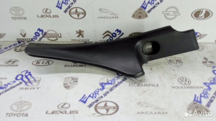 Накладка лобового стекла левая Renault Sandero 200