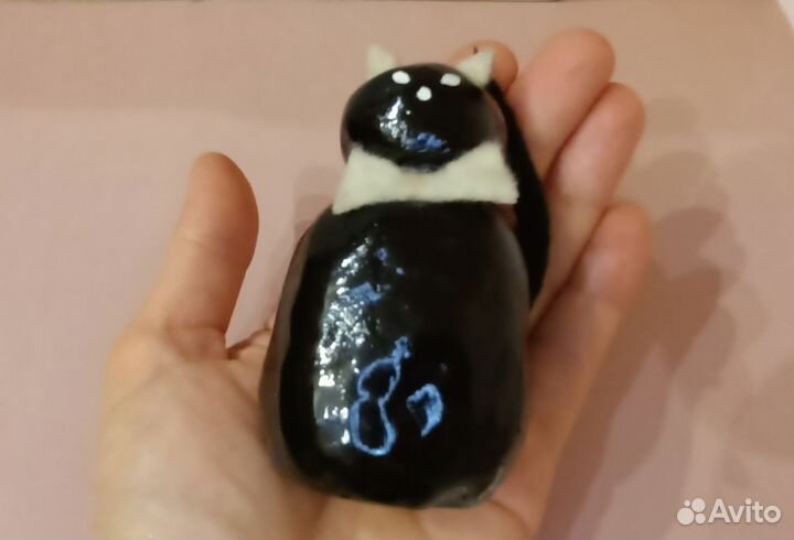 Кот чёрный фигурка
