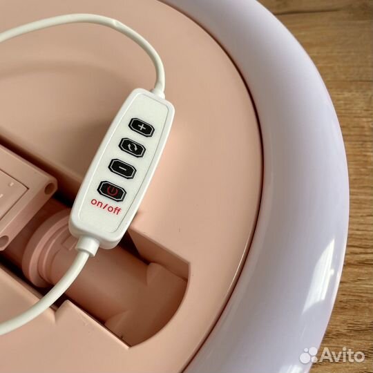 Кольцевая светодиодная лампа с держателем, б/у