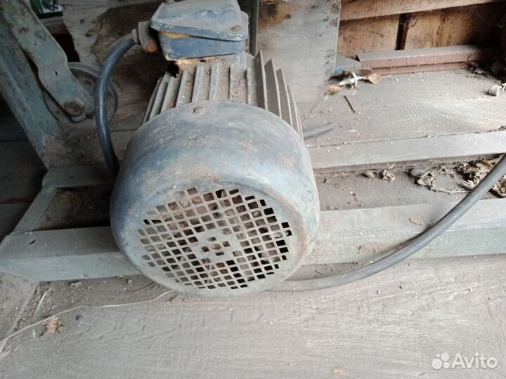 Циркулярная пила стационарная 380 вт с фуганком