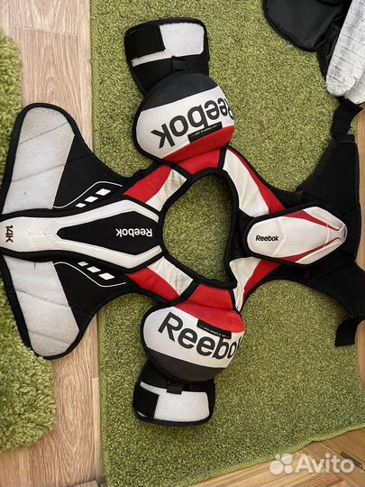 Нагрудник хоккейный reebok JR