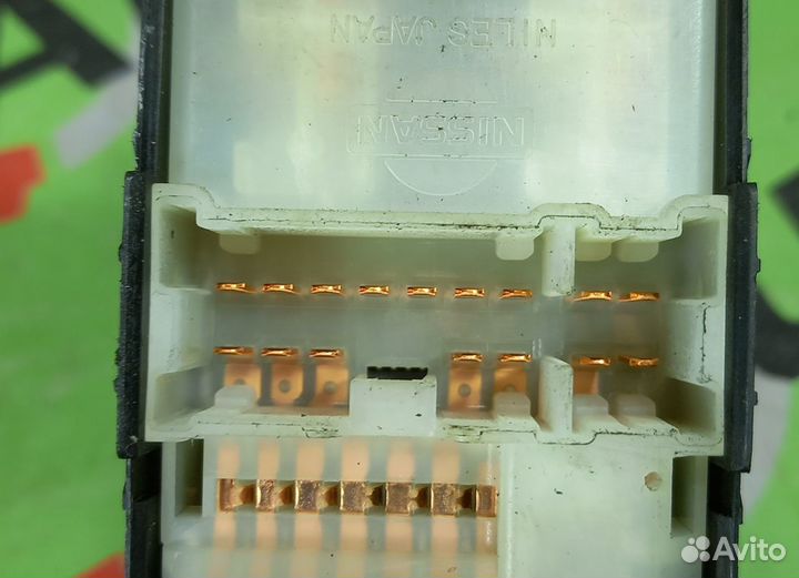 Блок стекол nissan cefiro PA33 передний правый