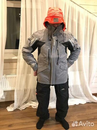 Непромокаемый костюм для яхтинга